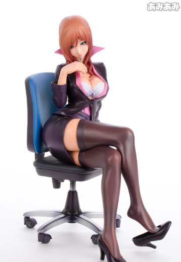 The Art of Shunya Yamashita 海丽（黑スーツ）