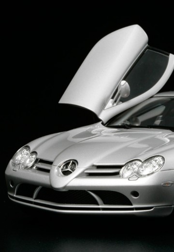 24290 1/24 梅赛德斯 奔驰 SLR 迈凯伦