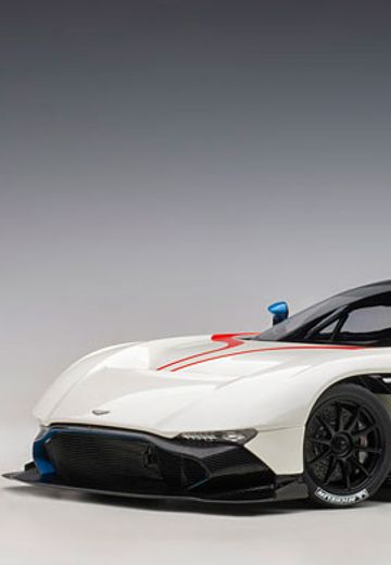 1/18 阿斯顿马丁 Vulcan (金属白 / 蓝 & 红 条纹) | Hpoi手办维基