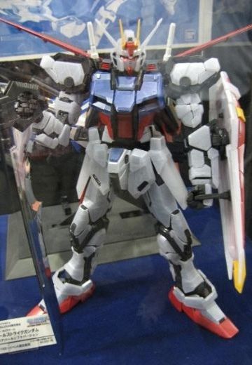 PG 机动战士高达SEED GAT-X105+AQM/E-X01 空战强袭高达&GAT-X105 强袭高达 Clear Pearl Shift ver.  | Hpoi手办维基