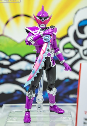 S.H.Figuarts  暴太郎战队咚兄弟 咚村雨鲨