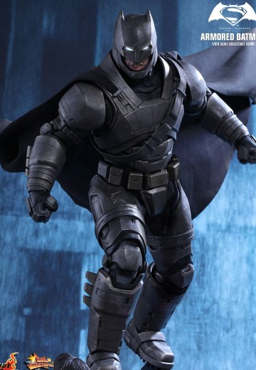 MMS349 蝙蝠侠大战超人：正义黎明 装甲蝙蝠侠 珍藏人偶