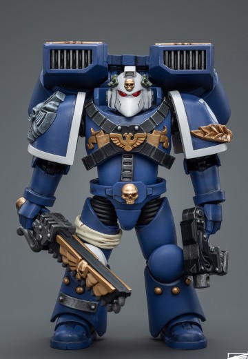 战锤40000 极限战士 装备链锯剑和爆矢手枪的先锋老兵