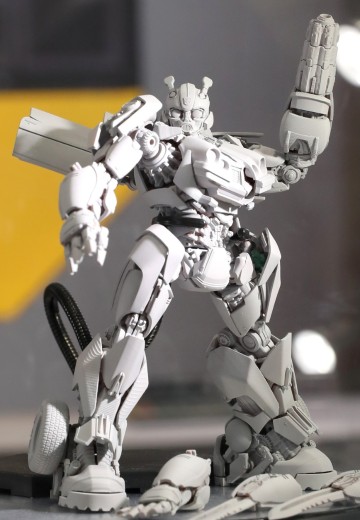 中比例拼装 变形金刚：超能勇士崛起 大黄蜂