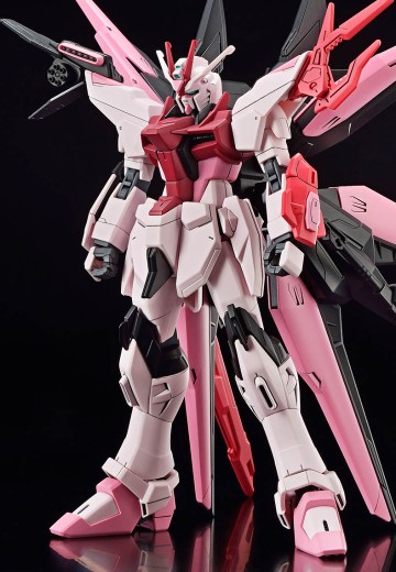 HG 1/144 完美强袭自由嫣红高达（全备型嫣红强袭自由高达）
