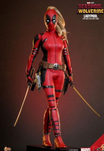 《死侍与金刚狼》女死侍1:6比例珍藏人偶