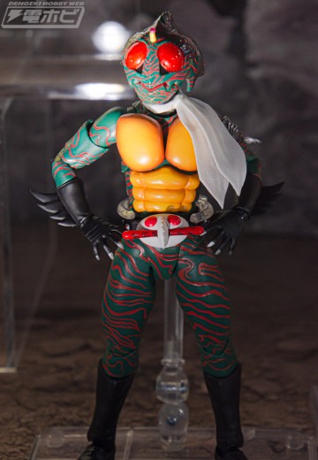 S.H.Figuarts（真骨雕制法） 假面骑士亚马逊（荣耀昭和骑士版）