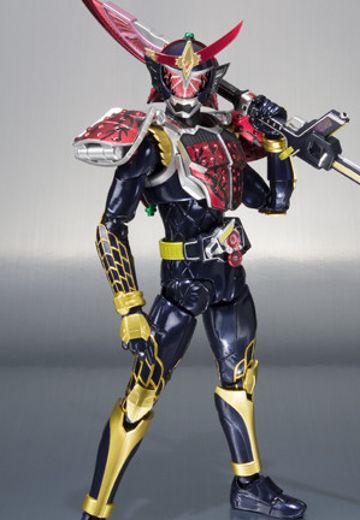 东映英雄网站专属商品  S.H.Figuarts  假面骑士武神铠武 血橙武装《假面骑士联手出击 铠武与巫骑 争夺天下的战国 电影大会战》 | Hpoi手办维基