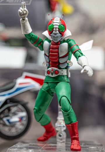 S.H.Figuarts（真骨雕制法） 假面骑士胜利三号 荣耀昭和骑士版