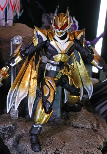 S.H.Figuarts 假面骑士神裁极狐