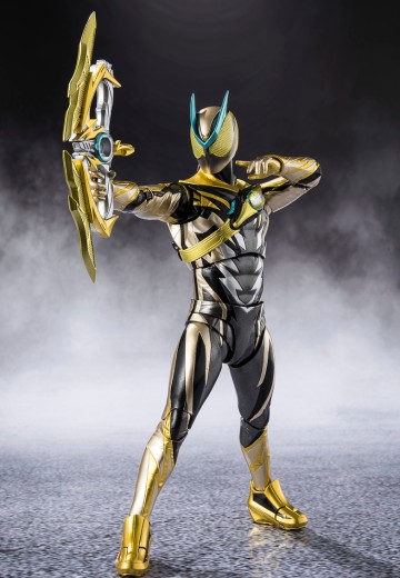 S.H.Figuarts 假面骑士ZZZ 闪电等离子形态