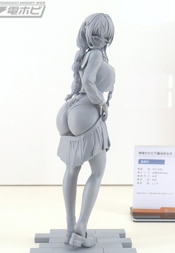 外表朴素但内衣花哨女生（暂译）