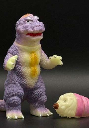GVA-MC 哥斯拉（1964）& 摩斯拉幼虫 紫色发光版（ピコピコ）