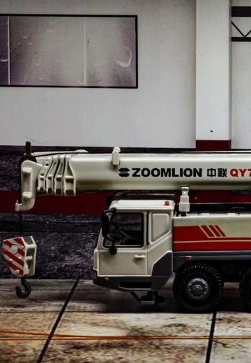 中联浦沅QY70起重机；方形驾驶室