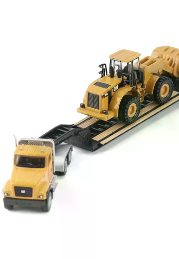 84418 卡特彼勒CT681牵引卡车+CAT950G装载机