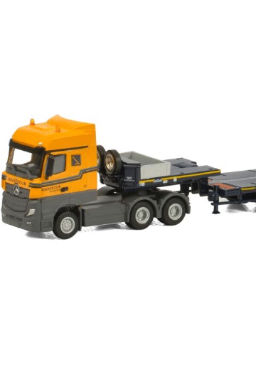 72-2001 梅赛德斯-奔驰ACTROS MP4 BIG SPACE牵引卡车+6轴低装载半挂拖车；荷兰D. Boekestijn