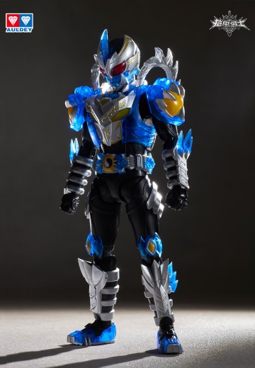 铠拼Z 风鹰侠 WF2026蓝色荧光彩透外甲 手办封面 - 洛克手办百科