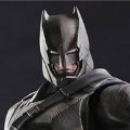 PlayArts改 『蝙蝠侠大战超人 正义黎明』装甲蝙蝠侠