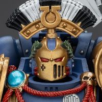 战锤:荷鲁斯叛乱 极限战士 装备能量剑和爆燃蛇形枪的军团执行官