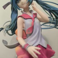 看上去最干净的初音之一，青春的穿搭，头发十分飘逸灵动，不需要多余的场景和配饰就很好看