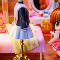 扭到新衣服的小樱