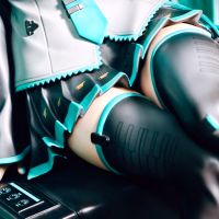 因为初音未来的大腿是可以拯救人类的啊！！！！！