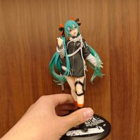 人生第一个手办柜进度80%，想请教一下大家还有什么可以改进的地方？