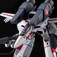 A-Action 超时空要塞 VF-1J 可动模型 半人机模式