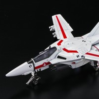 A-Action 超时空要塞 VF-1J 可动模型 战斗机模式