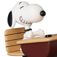 UDF 编号844 花生漫画系列18  史努比与课桌