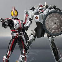 S.H.Figuarts  机动摩托人与假面骑士555套装