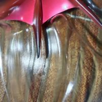 二手交易需谨慎，前不久我在闲鱼收大小姐拆摆，见到价格合适且标题写着拆摆无暇便下单，见卖家信用好评都满分所以在私聊就让他随便发了些图并没有详细的叫他拍各个部位，但等到我收到货时却是有损的图中翅膀根断了一小节（并且包装快递盒都完好，拼开翅膀的塑封翅膀根就早已是断的状态还没有断的那一节的断件，所以排除是运损造成），且卖家所发的图全都是避开该有损部位进行拍摄，而我一时的疏忽开箱视频拍的又不够全，导致客服介入证据不足输了，只能被迫去找手艺人修复，作为入坑尚浅玩家的第一次在海鲜市场被坑，为自己的疏忽行为交了学费，望大家引以为戒，即便是信用好评率满分的卖家也须谨慎，在此也不列出该卖家个人信息和和聊天纠纷，望大家在海鲜市场交易要打起12分精神