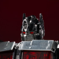 《变形金刚：超能勇士崛起》 DLX 暗黑擎天柱