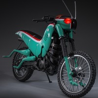 《假面骑士暗日》战斗蝗虫/战蝗摩托 1:6比例珍藏品