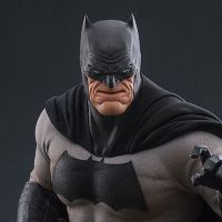 《蝙蝠侠：黑暗骑士归来》蝙蝠侠 1:6比例珍藏人偶