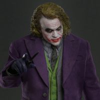 《蝙蝠侠：黑暗骑士》小丑1:6比例珍藏人偶 (植发版)
