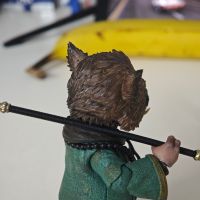 通过头发卡位，就能轻松将钉耙扛肩