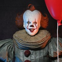 小丑回魂:欢迎来到德里镇 - 潘尼怀斯1/4比例可动人偶