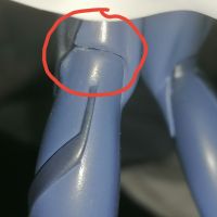 有大手子朋友知道这个左腿瑕疵是拼接的还是一体的吗？