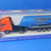 1792 沃尔沃4×2牵引车+半挂筒仓拖车