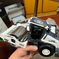 1/24 徐工XS265单钢轮压路机；UEG/E8流浪地球