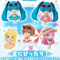 初音未来 大家一起去泳池