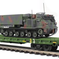 美标O比例 20-95468/95470 60英尺铁路平板车+2辆M270火箭炮发射车；美国陆军