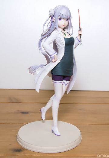 新品预览『Re：ゼロから始める異世界生活』 エミリア 教師Ver. 1/7 完成品フィギュア[KADOKAWA]