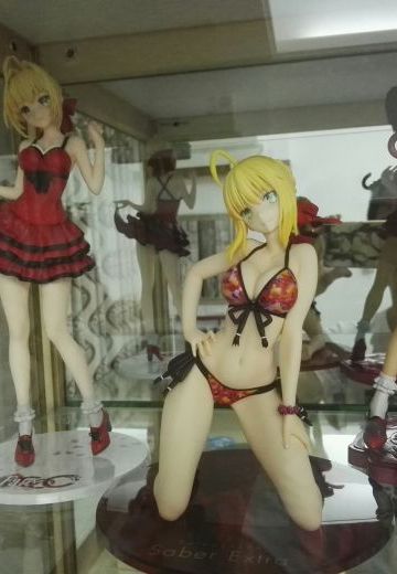 红色连衣裙尼禄