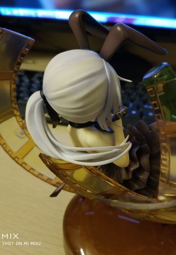 想知道右后肩到底有没接缝的····