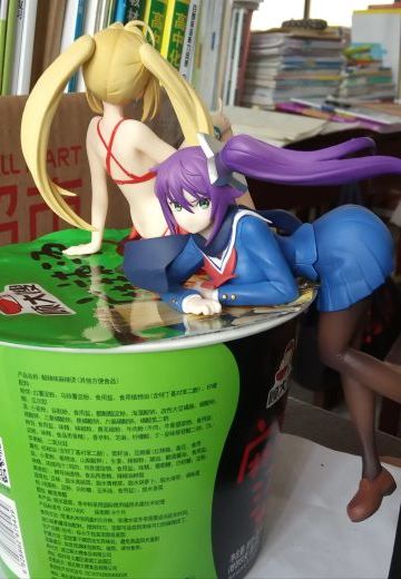 压泡面手办 	摇曳庄的幽奈小姐 雨野狭雾