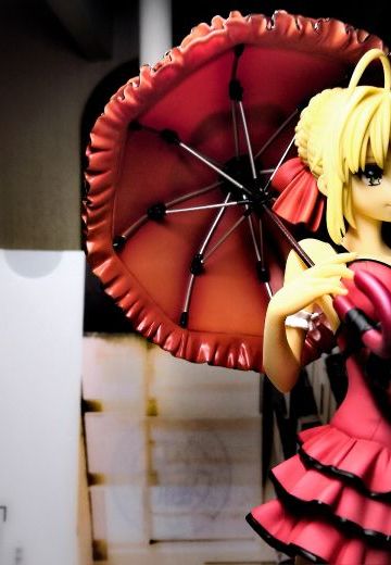 撑小红伞的唔姆怪