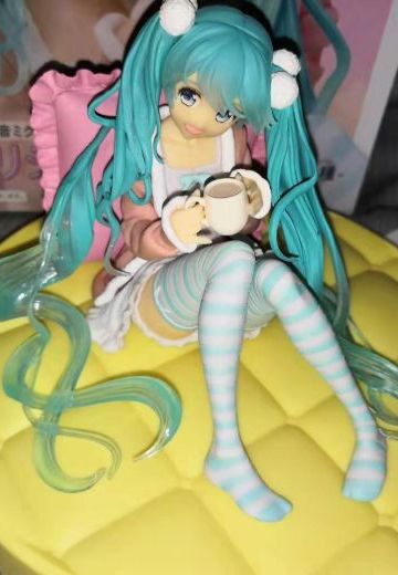 初音私服