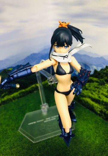 混搭一个比基尼铠甲女孩玩玩